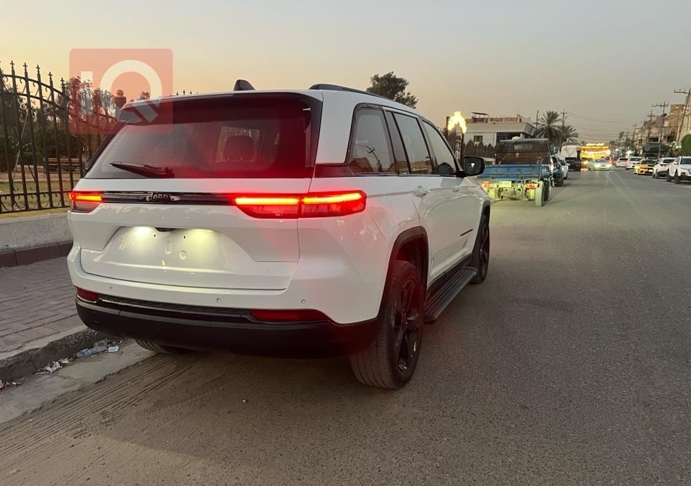 جیپ گراند شیرۆکی